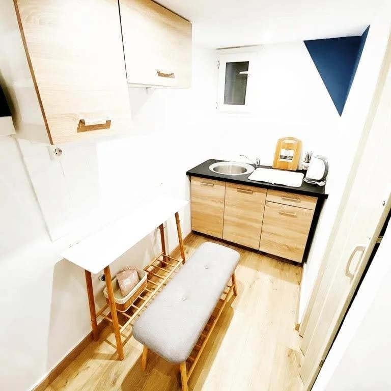 Velestinou Private Maisonette Apartment Атина Екстериор снимка