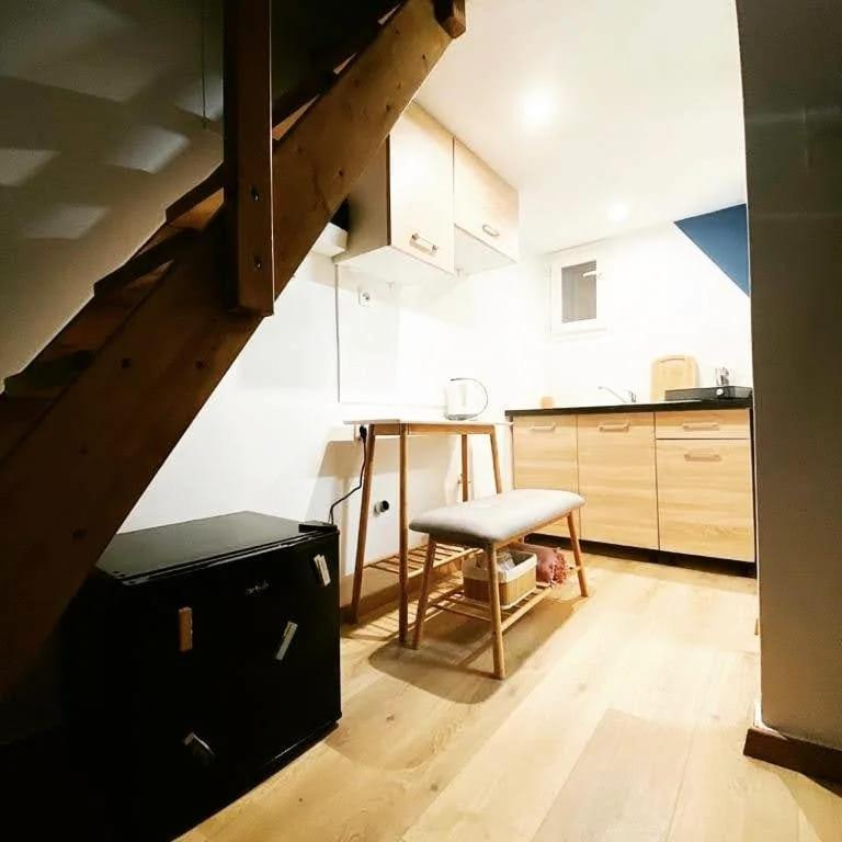 Velestinou Private Maisonette Apartment Атина Екстериор снимка