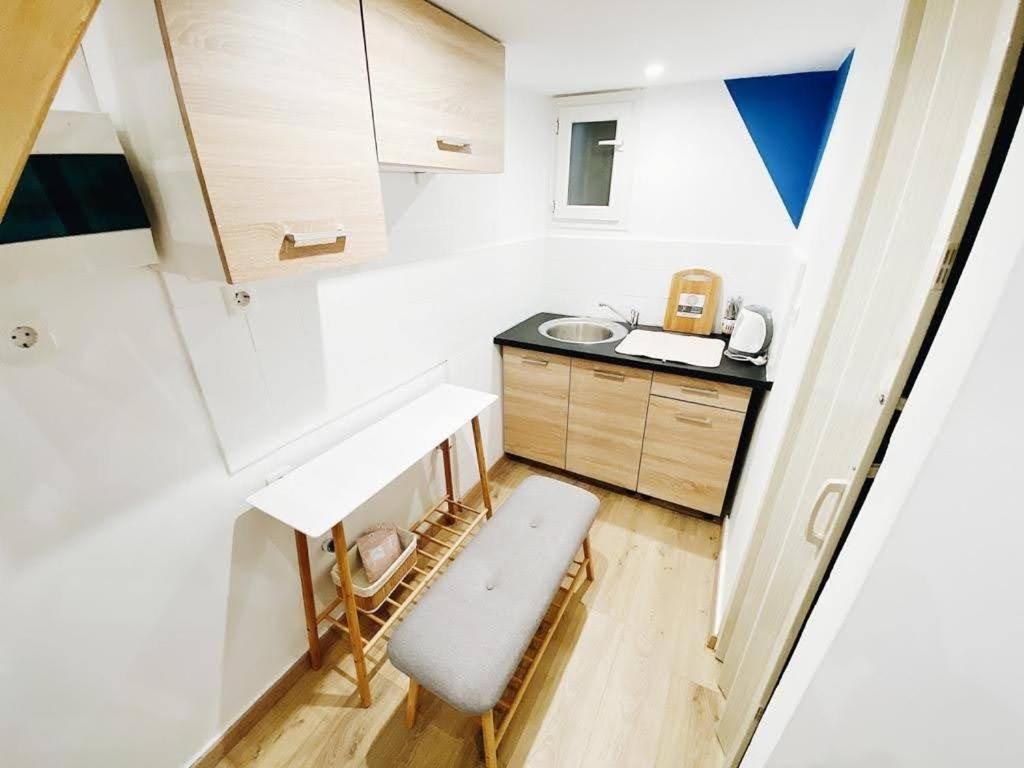 Velestinou Private Maisonette Apartment Атина Екстериор снимка